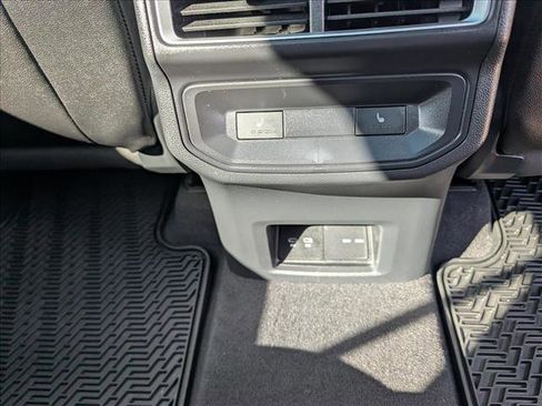 Used 2025 Volkswagen Atlas Cross Sport SEL image 18