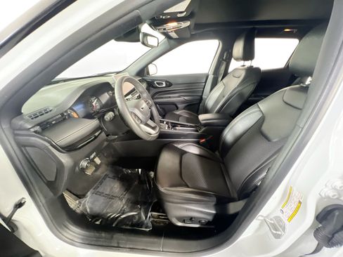 Used 2023 Jeep Compass Latitude w/ Sun and Sound Group AWD/4WD image 17