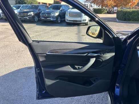 Used 2018 BMW X1 sDrive28i image 9