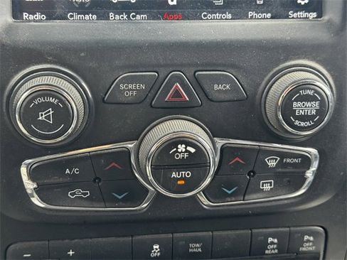 Used 2018 RAM 2500 SLT w/ Luxury Group image 32