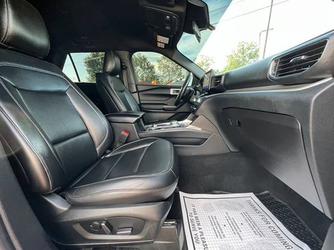 Used 2020 Ford Explorer XLT w/ Equipment Group 202A AWD/4WD image 33