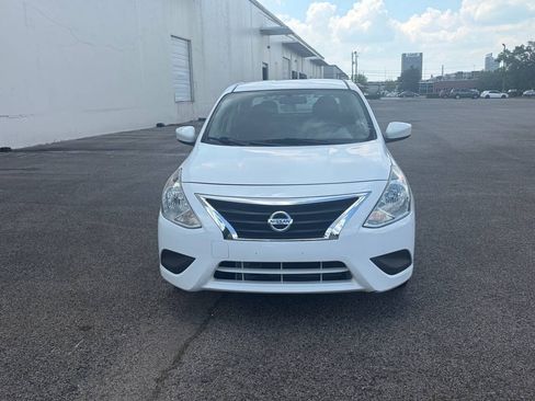 Used 2017 Nissan Versa SV FWD image 3