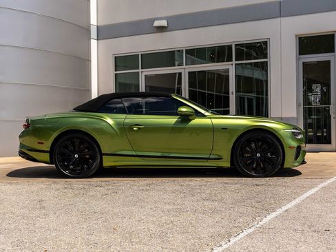 Certified 2025 Bentley Continental GTC AWD/4WD image 8