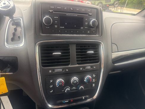 Used 2014 Dodge Grand Caravan SE FWD image 36