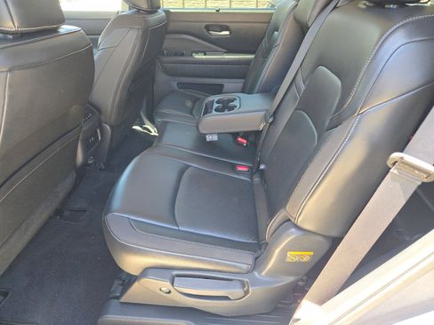 Certified 2025 Nissan Pathfinder SL AWD/4WD image 13