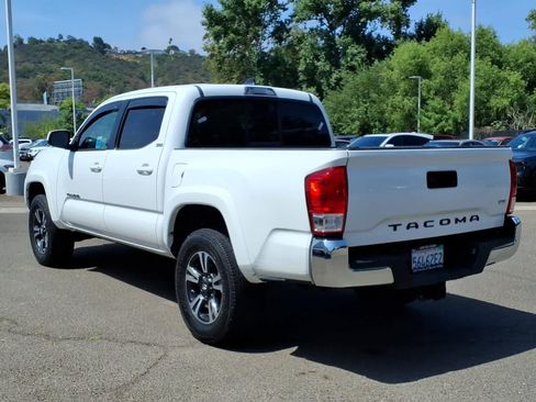Used 2017 Toyota Tacoma SR5 w/ Tow Package RWD image 7