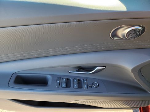 Certified 2024 Hyundai Elantra SEL image 17