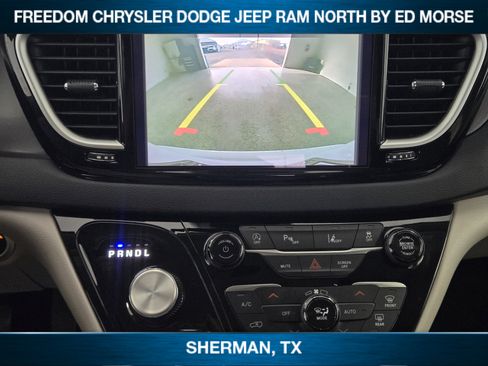 Used 2024 Chrysler Pacifica Touring-L image 12