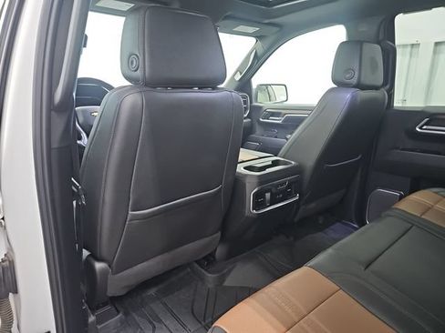 Used 2024 Chevrolet Silverado 1500 High Country w/ Technology Package AWD/4WD image 34