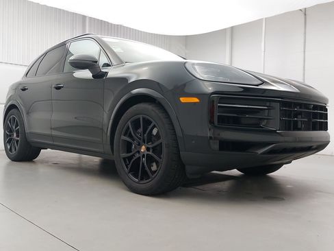Certified 2026 Porsche Cayenne AWD/4WD image 9
