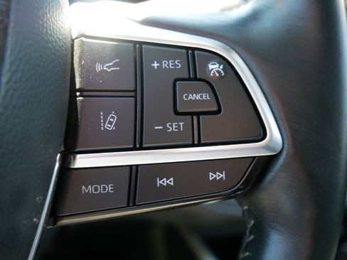 Used 2020 Toyota Highlander XLE AWD/4WD image 28