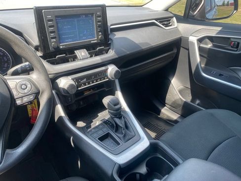 Used 2021 Toyota RAV4 LE FWD image 25