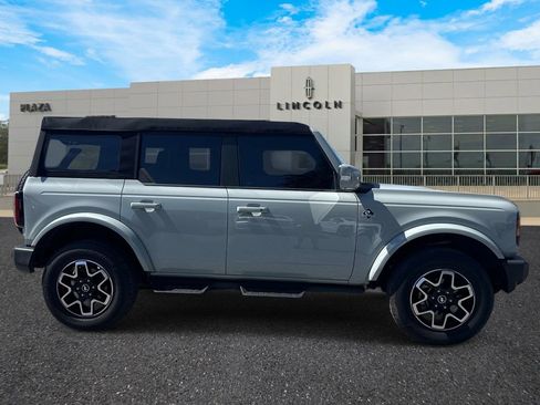 Used 2023 Ford Bronco 4-Door AWD/4WD image 2
