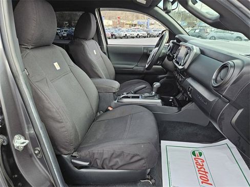 Used 2022 Toyota Tacoma TRD Off-Road w/ Technology Package image 16