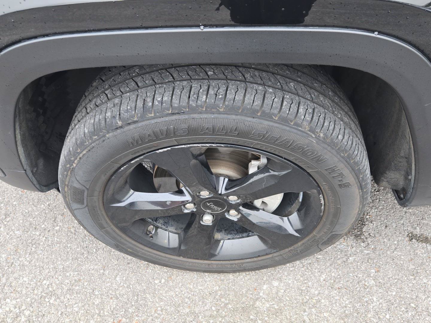 Used 2023 Jeep Grand Cherokee Altitude AWD/4WD image 12