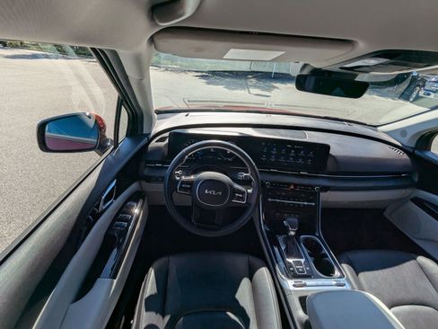 Used 2023 Kia Carnival SX image 32