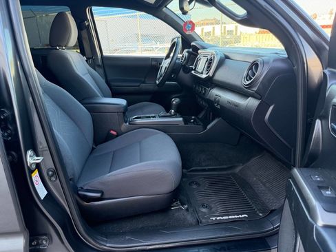 Used 2019 Toyota Tacoma TRD Sport image 35