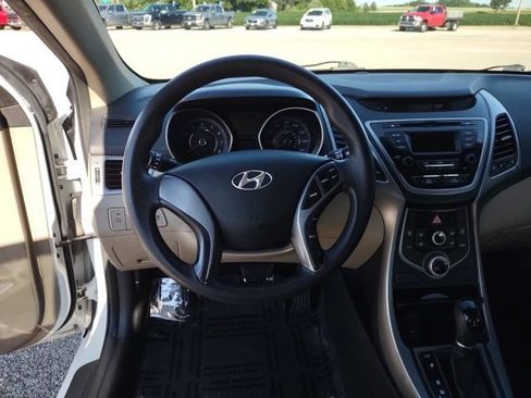 Used 2016 Hyundai Elantra SE FWD image 12