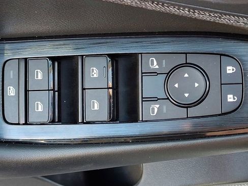 Used 2023 Nissan Rogue S image 26