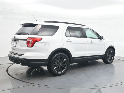 Used 2018 Ford Explorer XLT w/ Equipment Group 202A FWD image 5