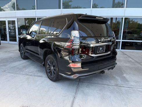 Used 2023 Lexus GX 460 Luxury w/ Sport Design Package AWD/4WD image 3