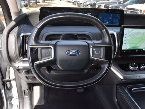 Certified 2025 Ford Expedition Platinum image 23