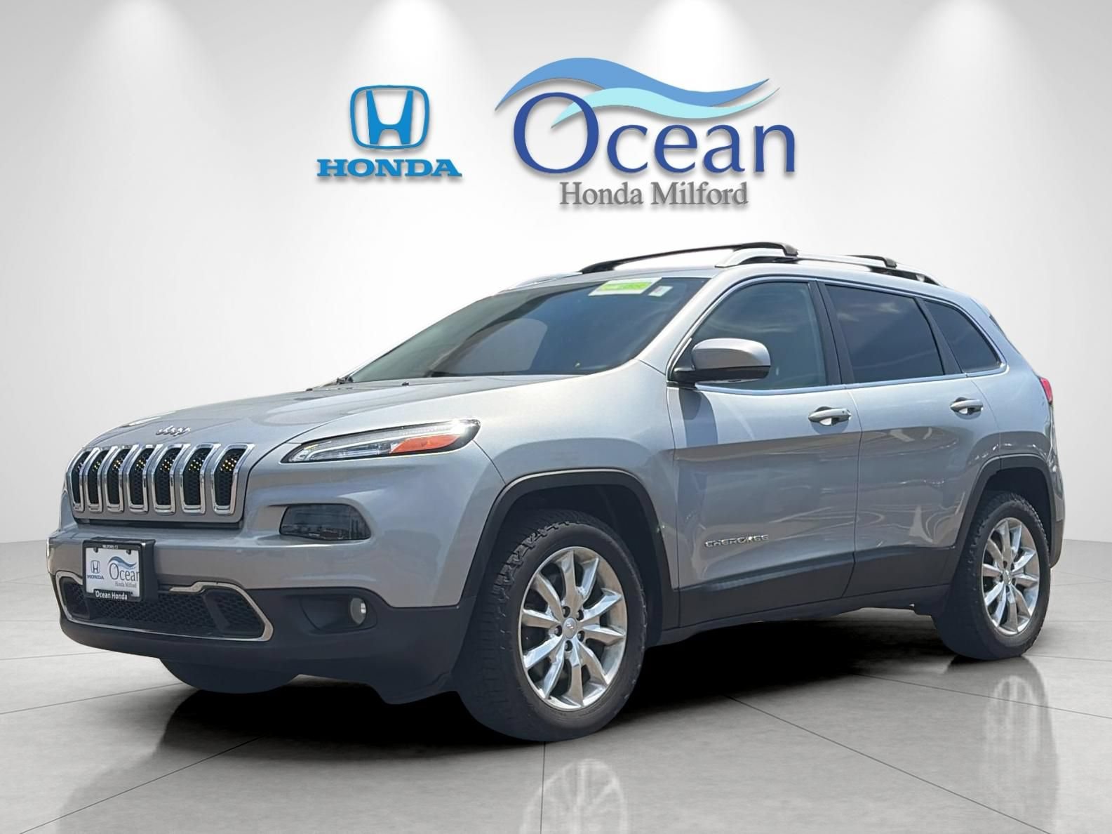 Used 2017 Jeep Cherokee Limited AWD/4WD image 1