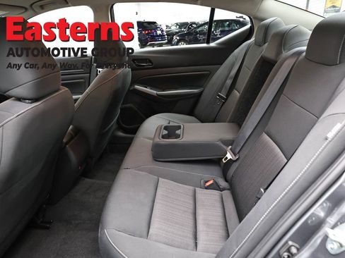 Used 2025 Nissan Altima 2.5 SV image 21