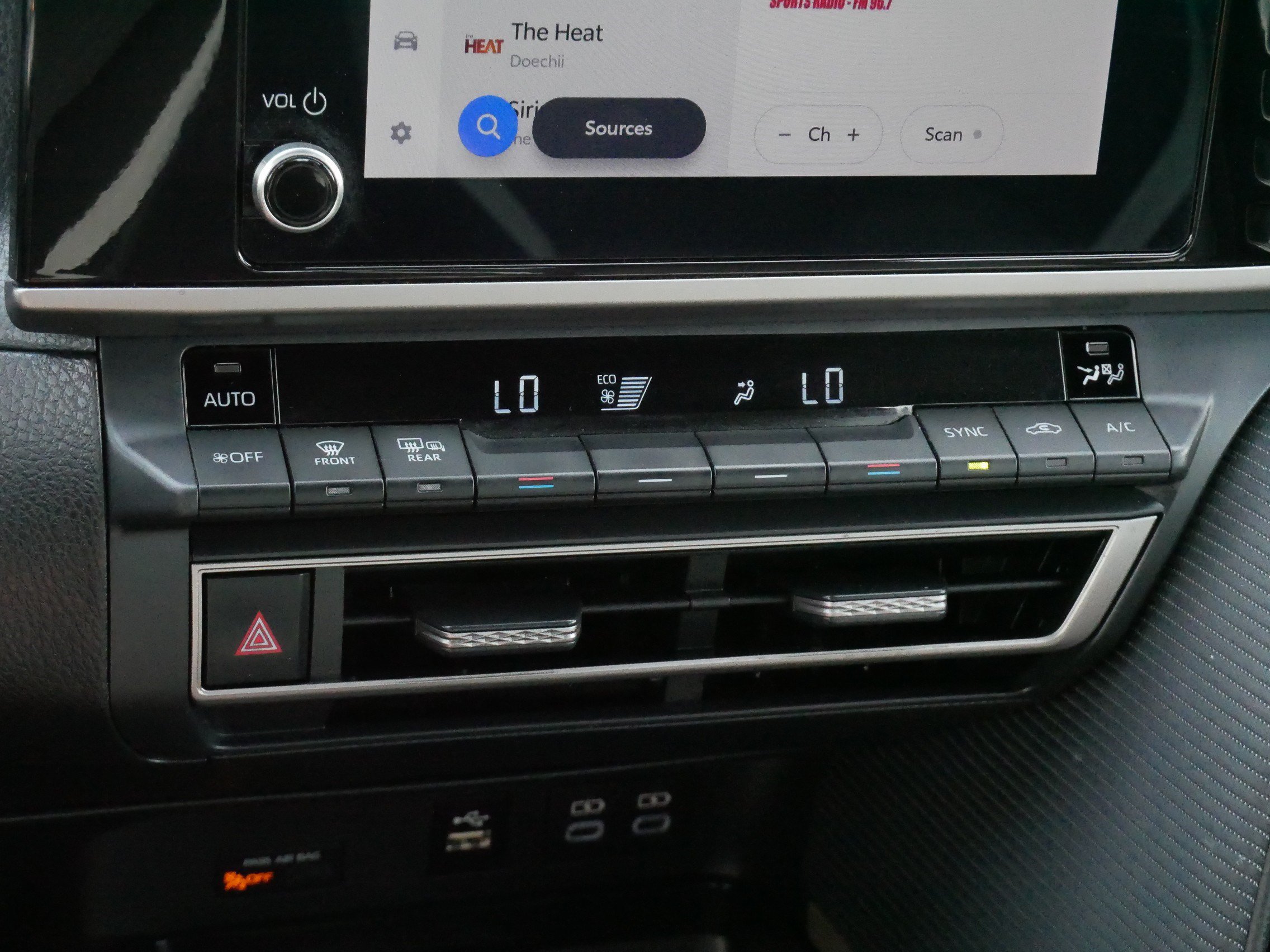 Certified 2025 Toyota Camry SE FWD image 23