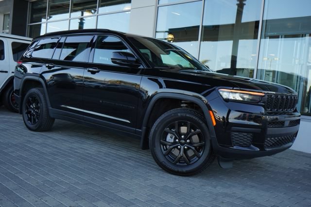 Used 2024 Jeep Grand Cherokee L Altitude AWD/4WD image 1