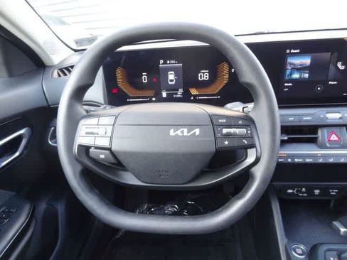 Used 2025 Kia K4 FWD image 12