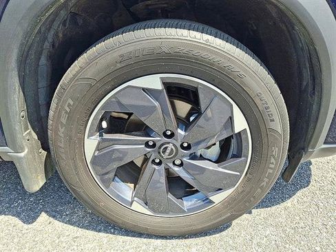 Certified 2024 Nissan Rogue SV w/ SV Premium Package FWD image 9