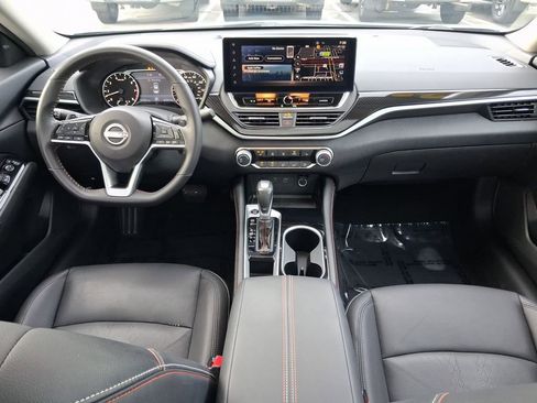 Certified 2023 Nissan Altima 2.5 SR w/ SR Premium Package FWD image 9