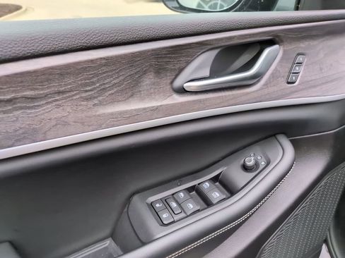 Used 2023 Jeep Grand Cherokee L Limited w/ Luxury Tech Group II image 19