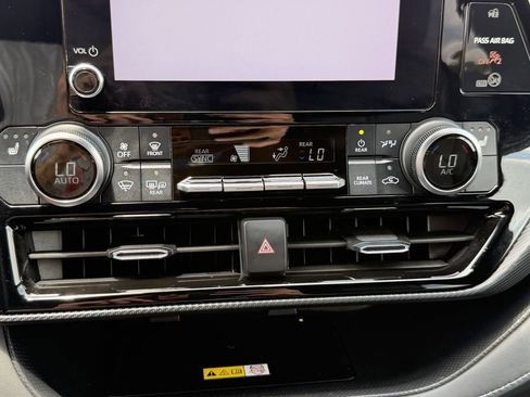 Used 2023 Toyota Highlander XSE AWD/4WD image 24