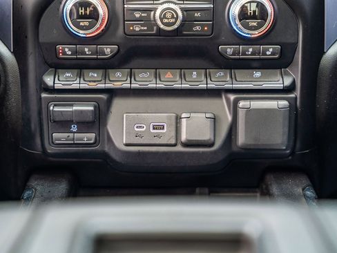 Used 2019 GMC Sierra 1500 SLT w/ SLT Premium Plus Package image 32