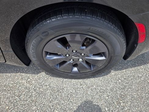 Used 2019 Chrysler Pacifica Limited w/ Advanced Safetytec Group FWD image 14