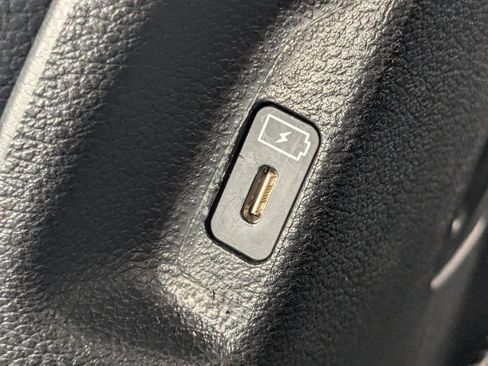 Used 2024 Kia Telluride EX w/ EX Captain's Chair Package FWD image 21