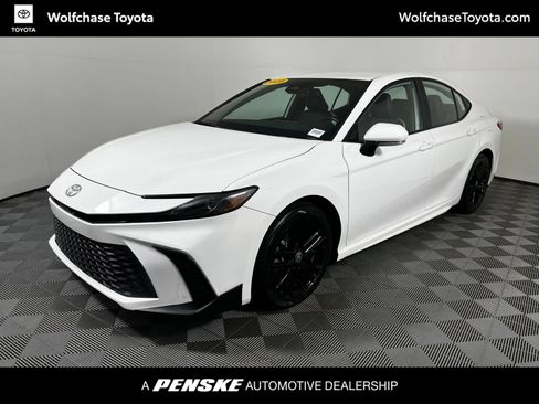 Used 2025 Toyota Camry Hybrid FWD image 1