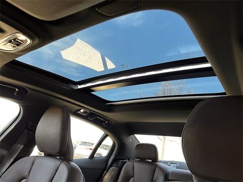 Used 2021 Volvo S60 T8 Inscription image 29