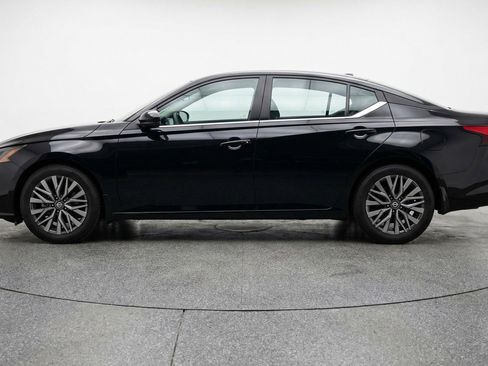 Used 2025 Nissan Altima 2.5 SV image 5