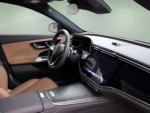 Used 2025 Mercedes-Benz E 450 4MATIC Sedan image 25