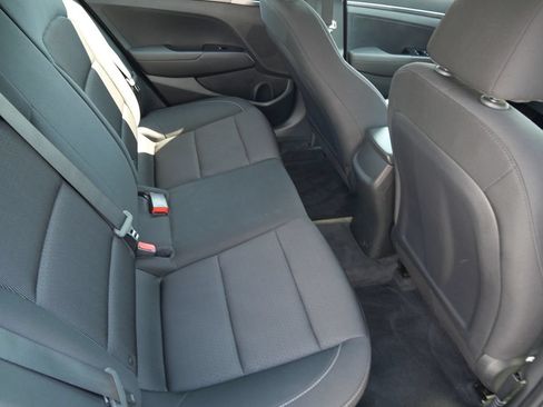 Used 2018 Hyundai Elantra SE FWD image 22