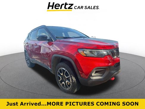 Used 2025 Jeep Compass Trailhawk image 1
