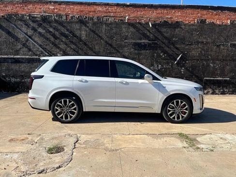 Used 2023 Cadillac XT6 Sport w/ Platinum Package AWD/4WD image 8