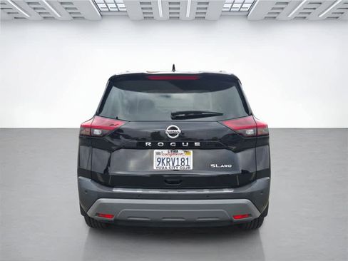 Used 2023 Nissan Rogue SV image 5
