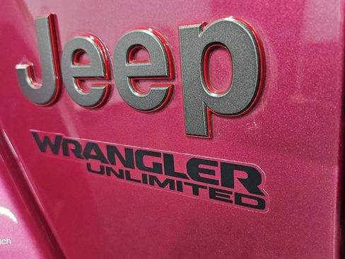 Used 2021 Jeep Wrangler Unlimited Rubicon w/ Xtreme Recon 35" Tire Package AWD/4WD image 23