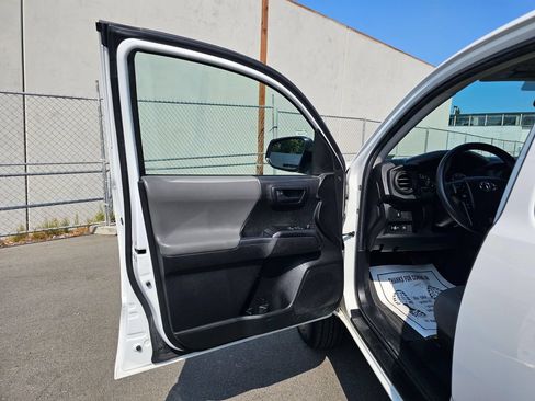 Used 2022 Toyota Tacoma SR RWD image 16
