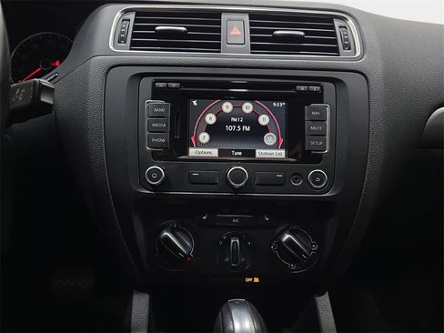 Used 2013 Volkswagen Jetta SEL image 21