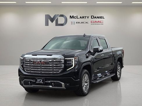 Certified 2024 GMC Sierra 1500 Denali w/ Technology Package AWD/4WD image 2